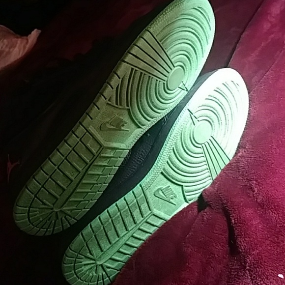 Jordans black & pink with neon green sole - Picture 5 of 5